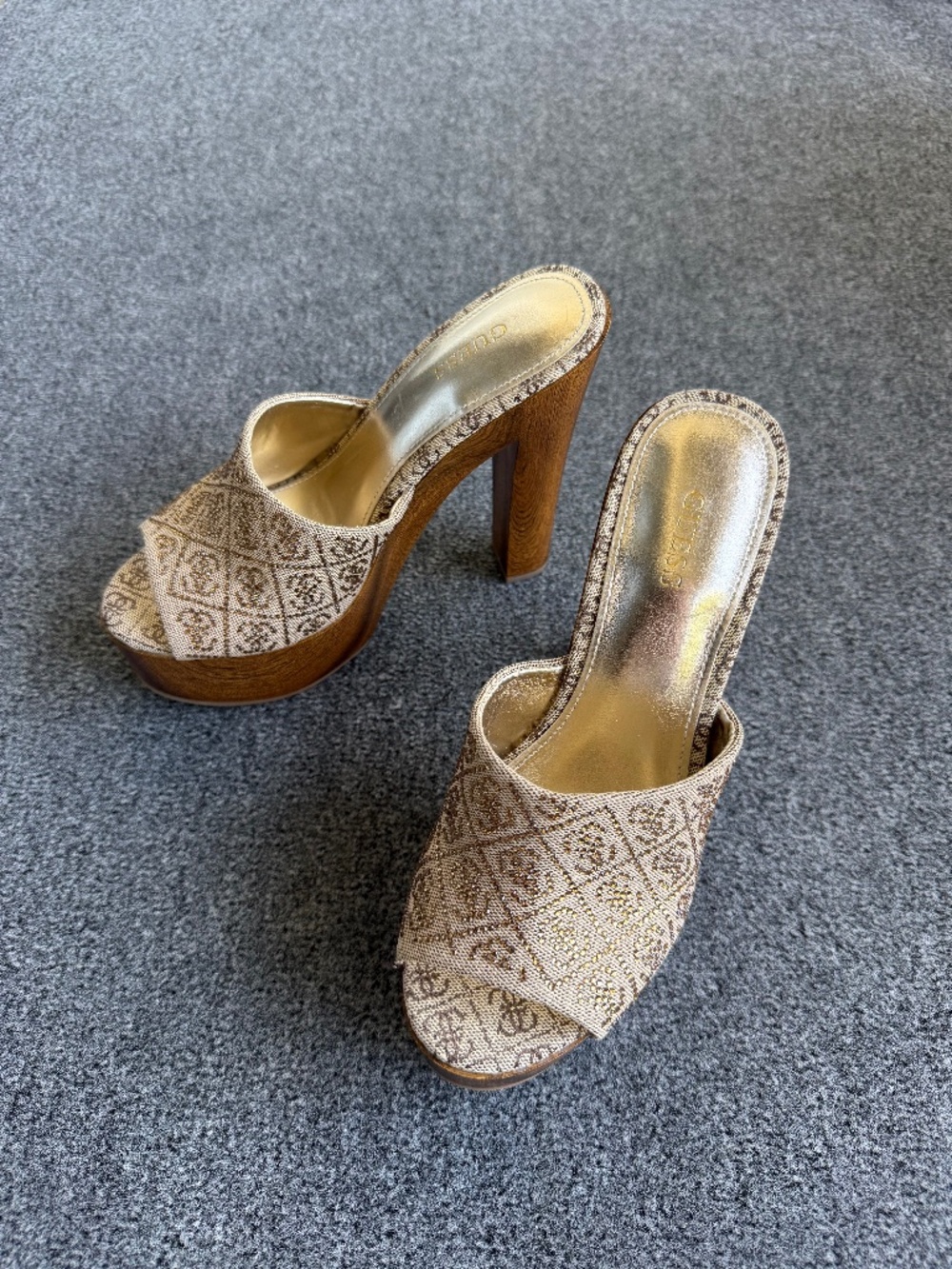 GUESS Gemely2 Monogram Platform Mule Sandals - Light Natural (Size 7.5)